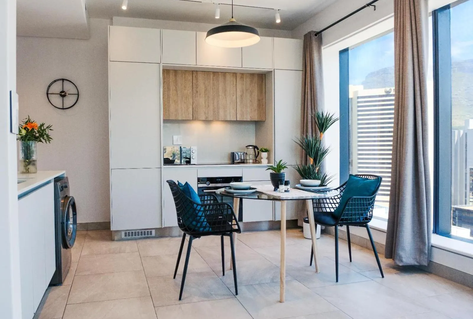 Apartment 2101 The Rubik Cape Town With Sensational Views, Rooftop Pool And Parking South Africa