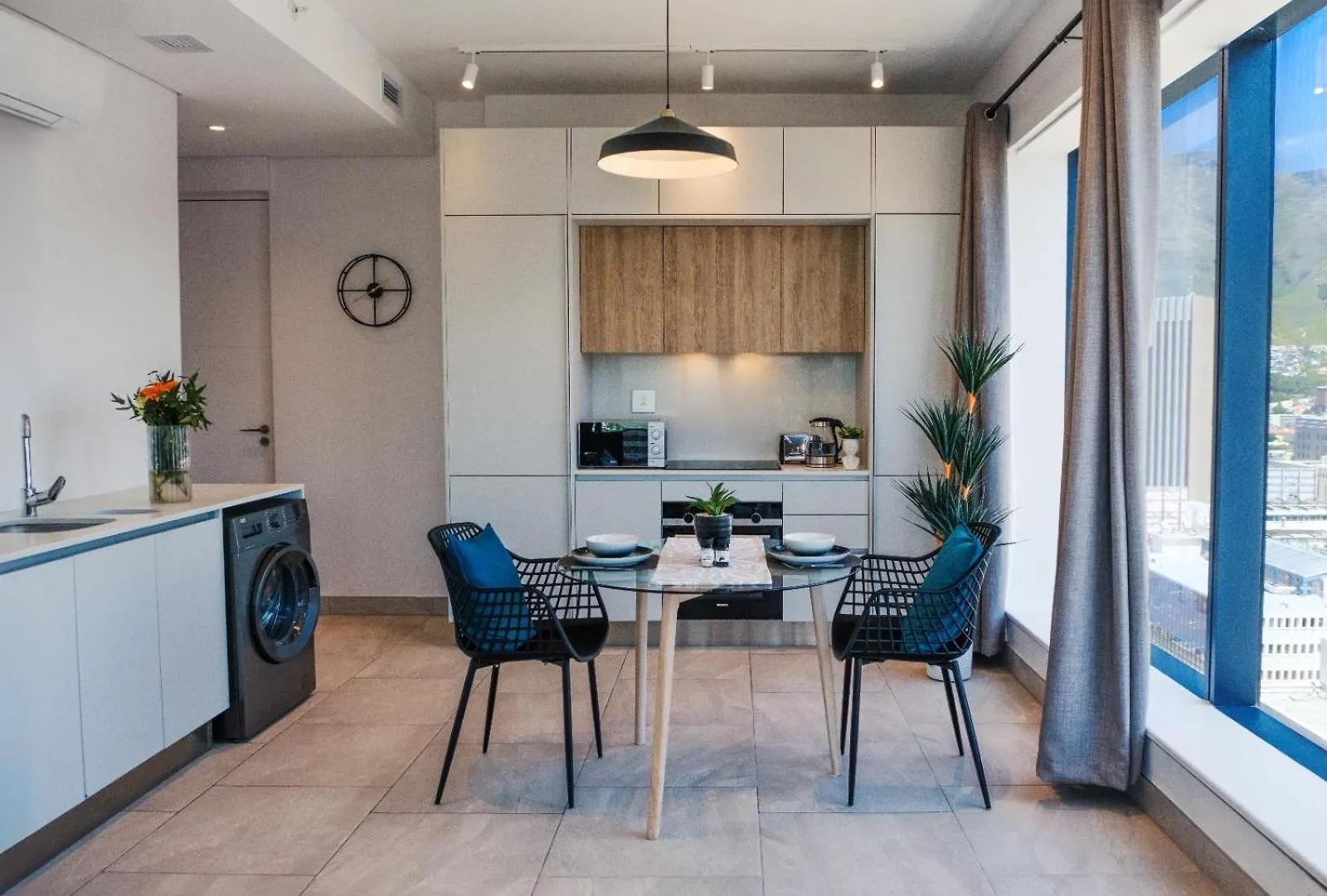 Apartment 2101 The Rubik Cape Town With Sensational Views, Rooftop Pool And Parking