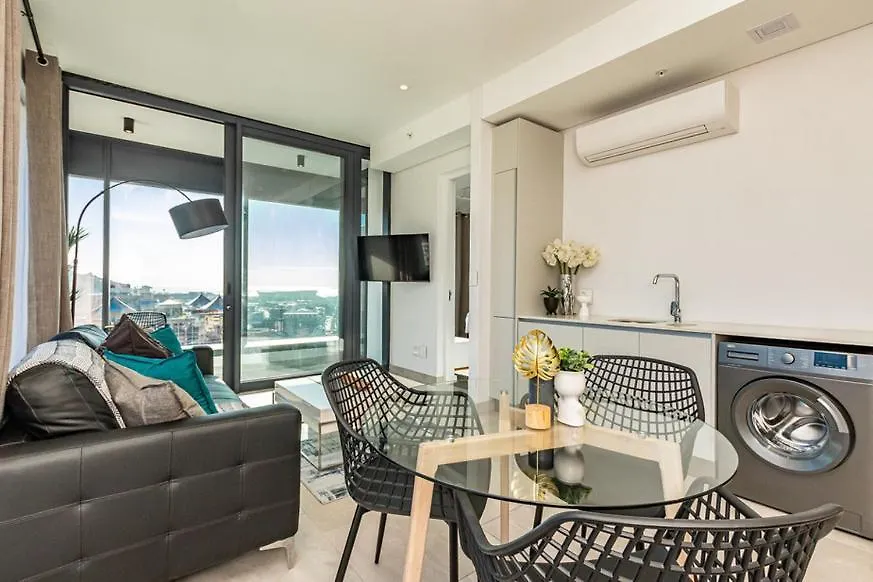 Apartment 2101 The Rubik Cape Town With Sensational Views, Rooftop Pool And Parking